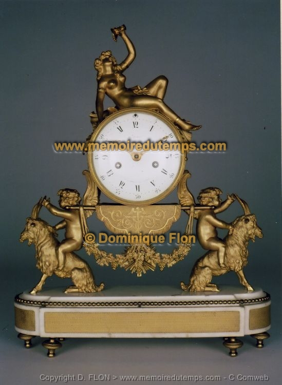 016-01_pendule_bronze_dore_marbre_blanc signée_Lepine_01 Pendule Louis XVI en marbre et bronzes dores, signée Lépine