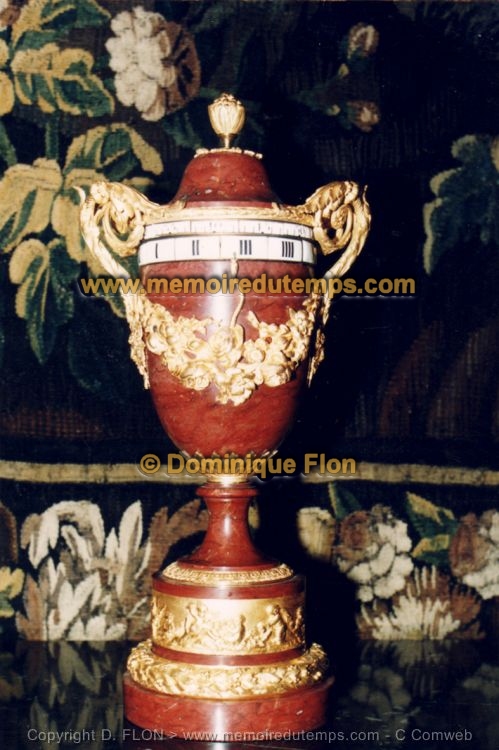 018_pendule_vase_bandeaux_tournants_Louis_XVI_01 Pendule Louis XVI a bandeaux tournants