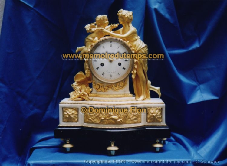 026_pendule_bronze_dore_marbre_blanc_Louis_XVI_01 Pendule Louis XVI  en marbre et bronze dore_