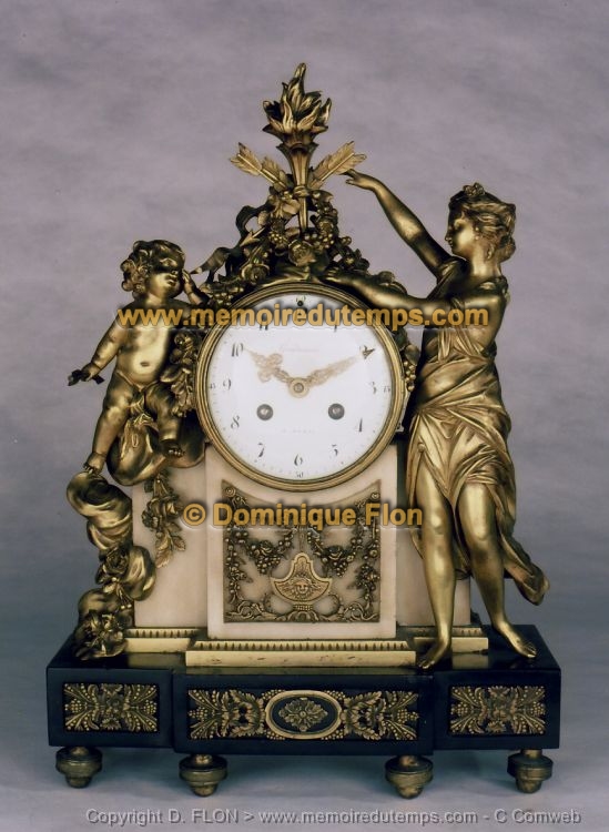 029_pendule_bronze_dore_marbre_noir_01 Pendule Louis XVI en marbre et bronzes dores