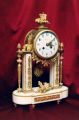 056_pendule_portique_marbre_blanc_style-Louis-XVI_02